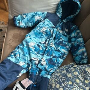 North face baby snow suit size 18-24 mo